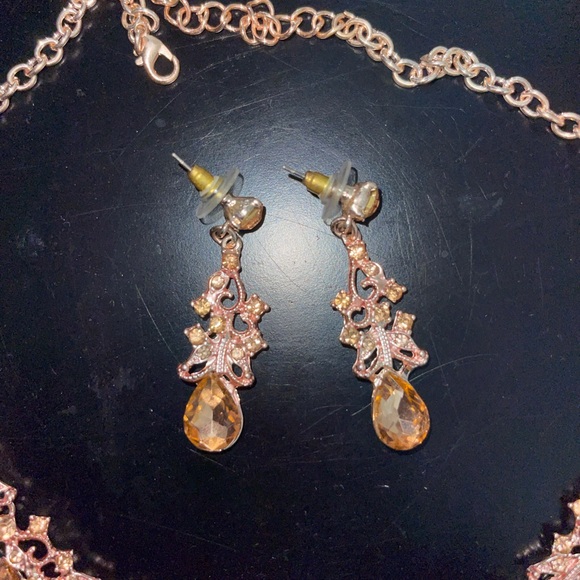 Rosegold jewelry bundle necklace , earrings , bracelet - Picture 3 of 4